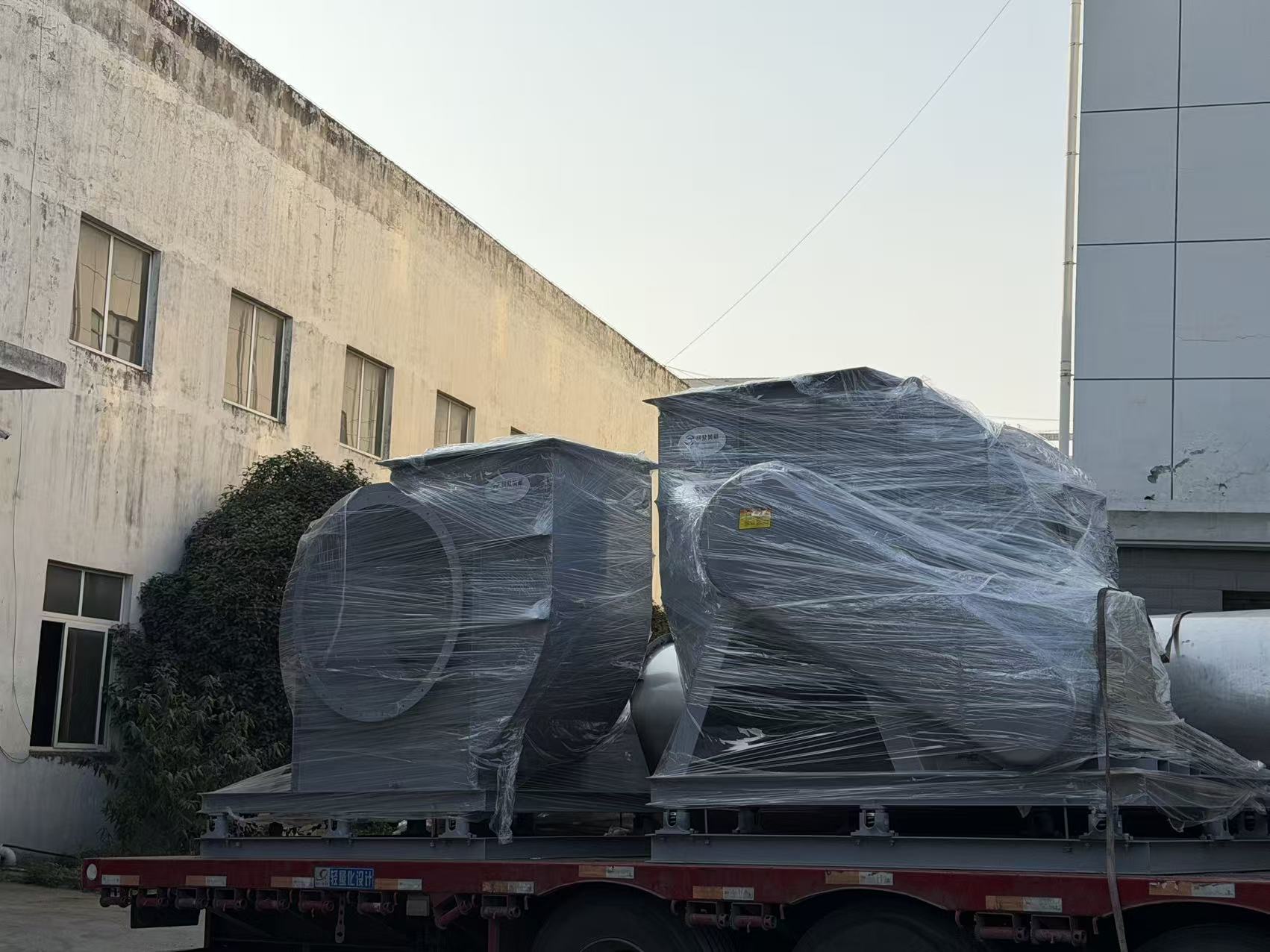 發(fā)貨現(xiàn)場| 飼料廠臭氣處理設備裝車交付！